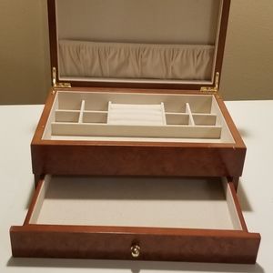 Jewelry box